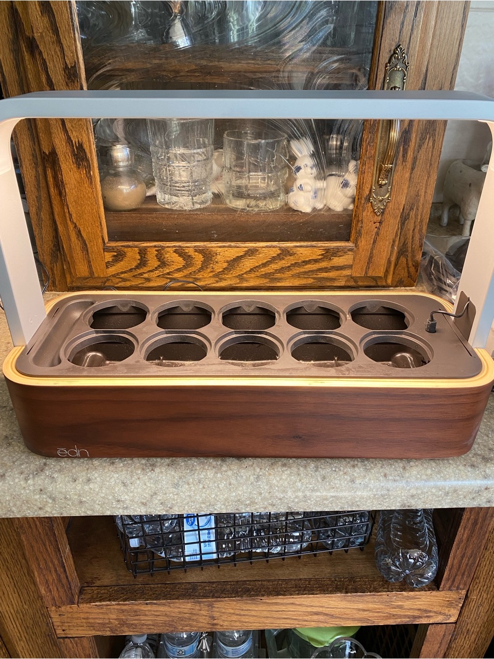 Indoor Hydroponic Garden Planter in Wood Tone retail 235$ great deal